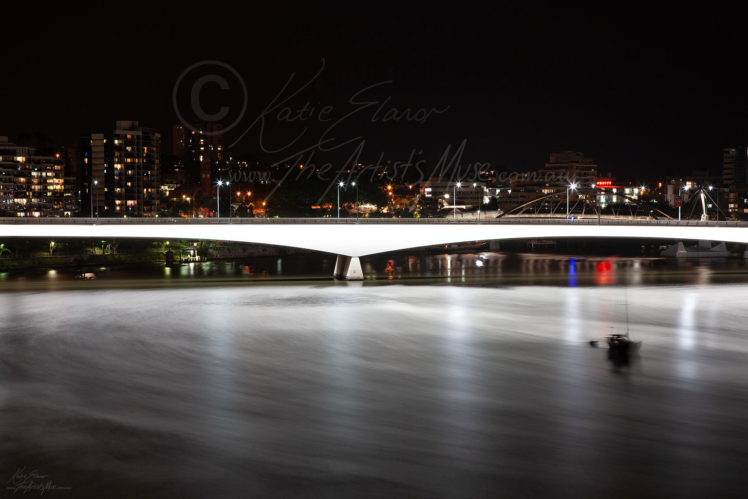 Brisbane cityscape at night with Sir Leo Hielscher Bridge over the Brisbane River